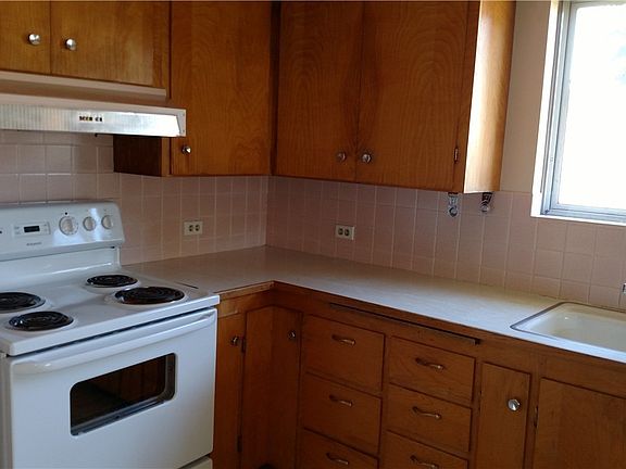 3rd image of 1123 N Cambrian Ave