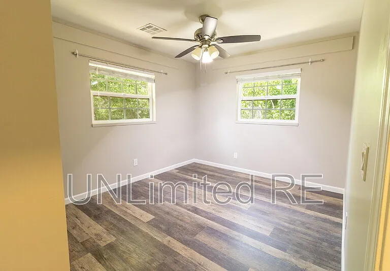 216 E Zuni Dr — Photo 17
