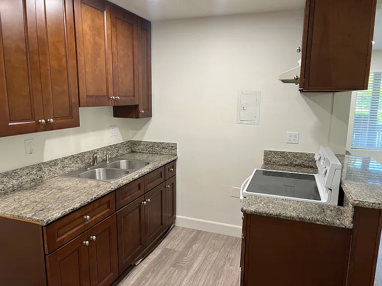 1000 W Macarthur Blvd #67 — Photo 9
