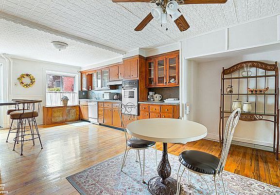 3rd image of 754 Carroll St #1