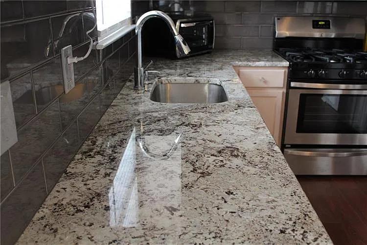 6 Spruce St photo 1
