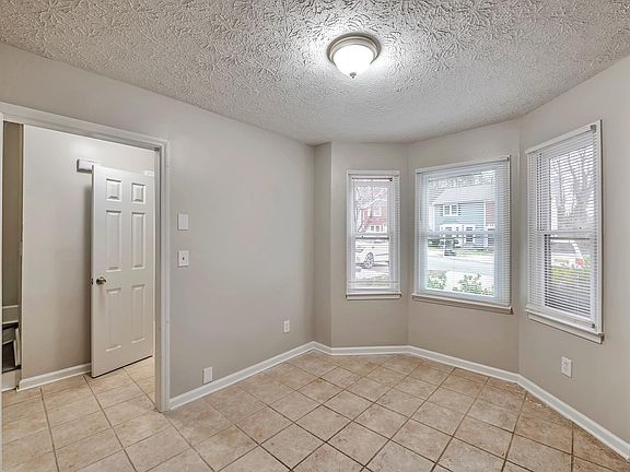3rd image of 1002 Kennesborough Rd NW