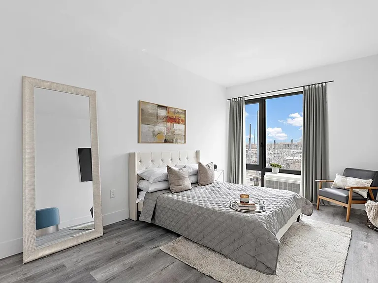 460 Grand — Photo 16