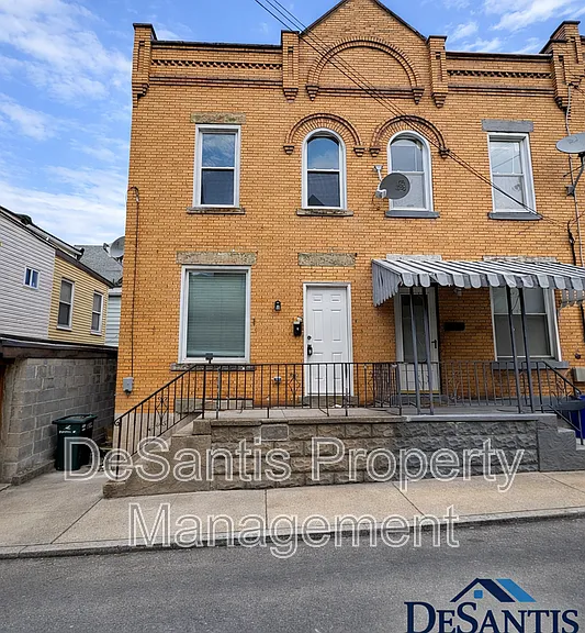 2 Edith Pl — Photo 1