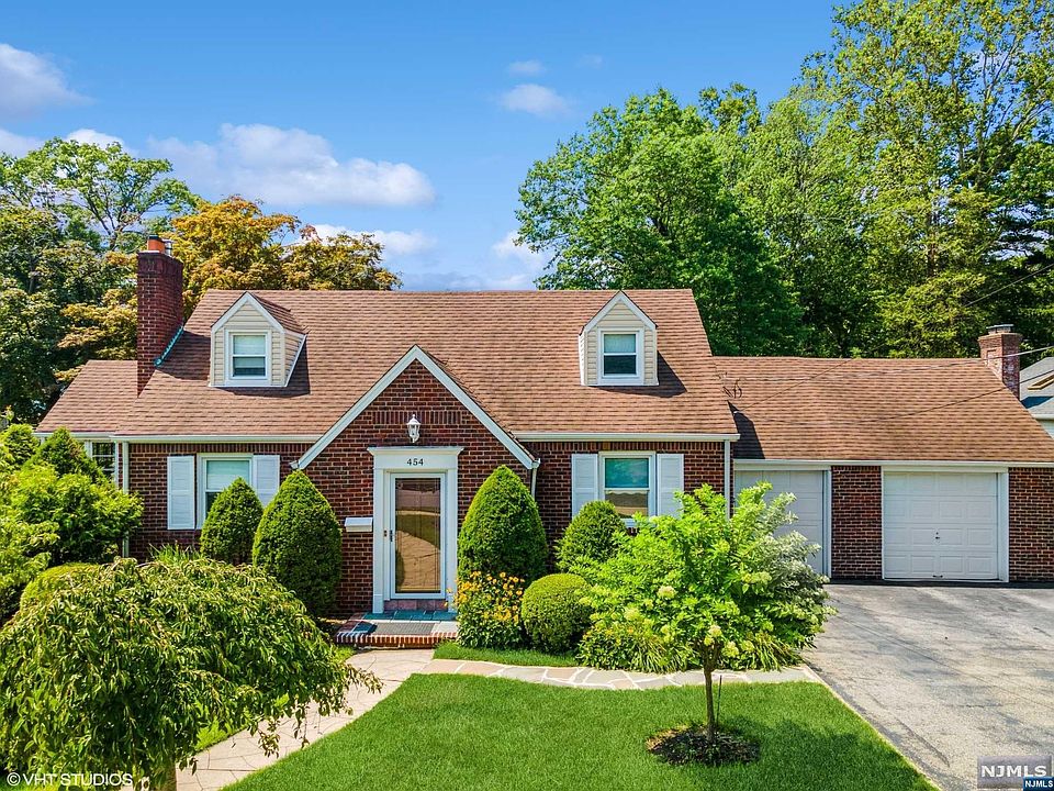 1st image of 454 Central Park Dr