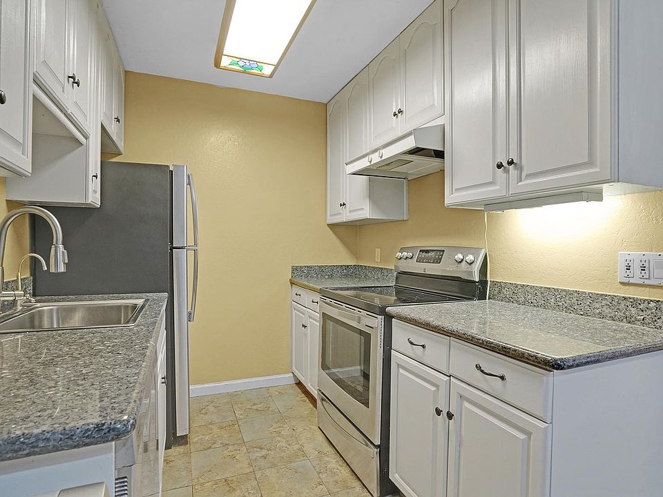 1st image of 411 Piccadilly Pl APT 8