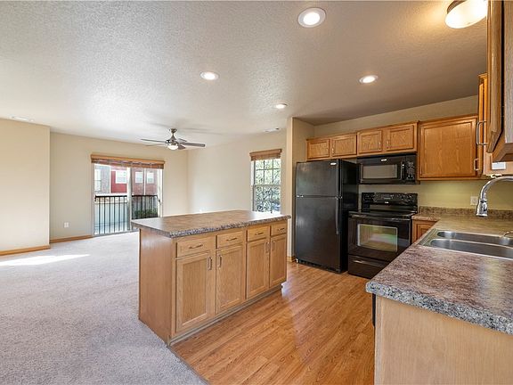 3rd image of 2862 Redstone Dr