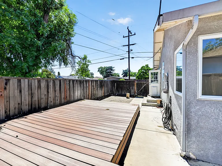 488 Jensen St — Photo 31