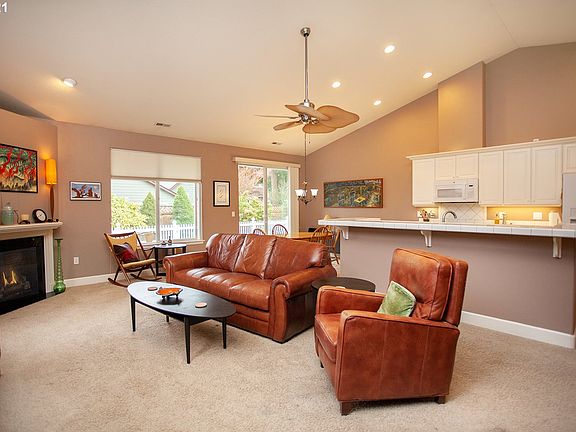 3rd image of 1609 NE 89th Pl #21