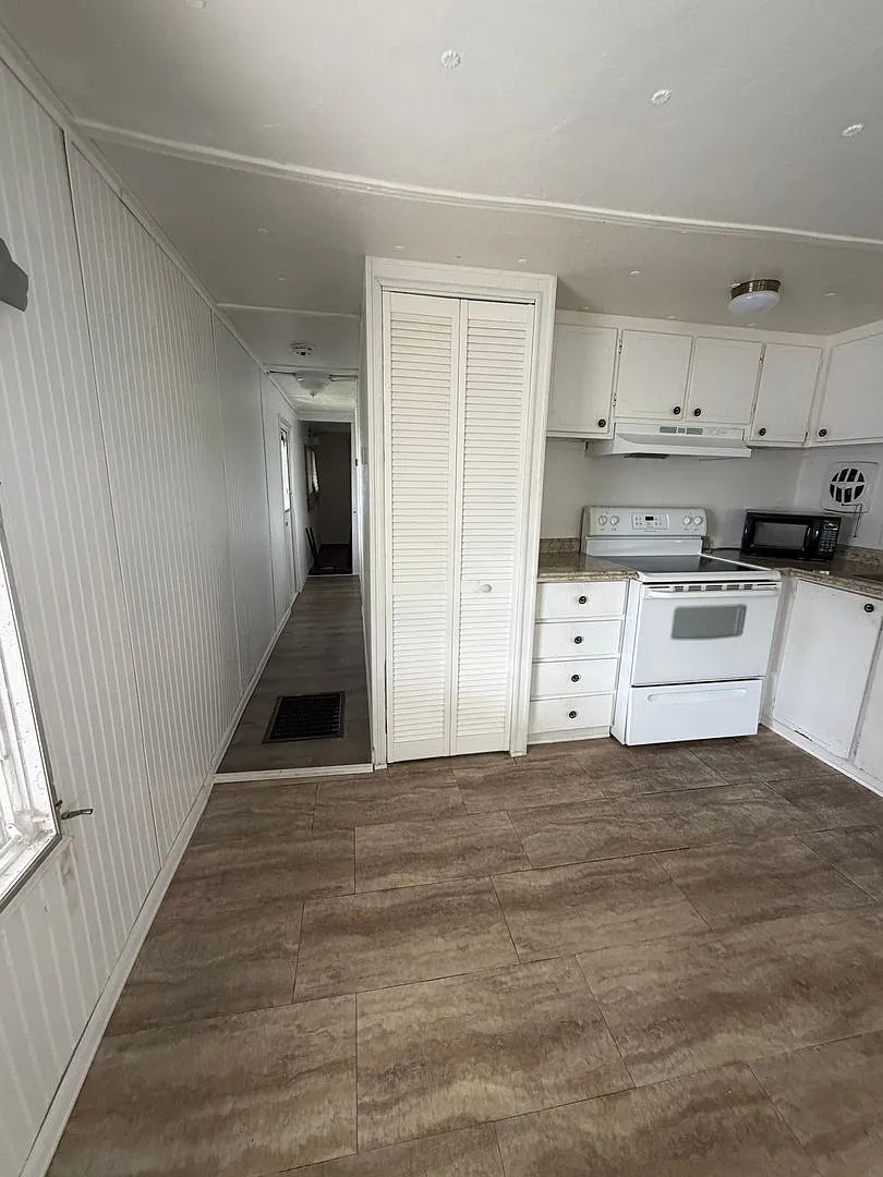 248 Flame Ln — Photo 3