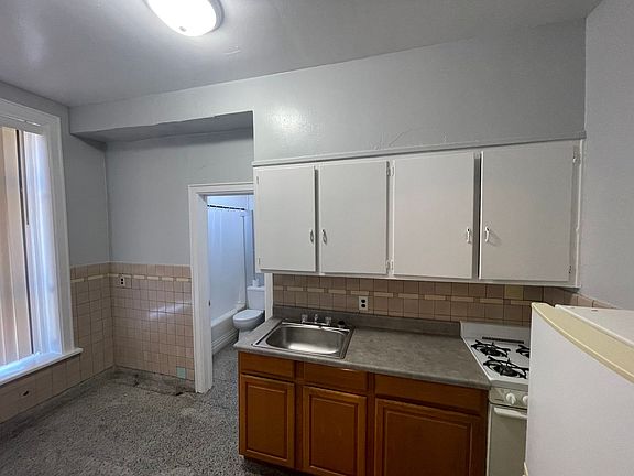 4th image of 229 Scott St APT 25