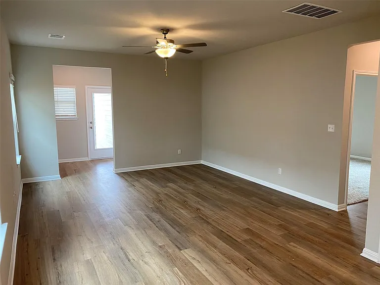 912 Main St — Photo 14