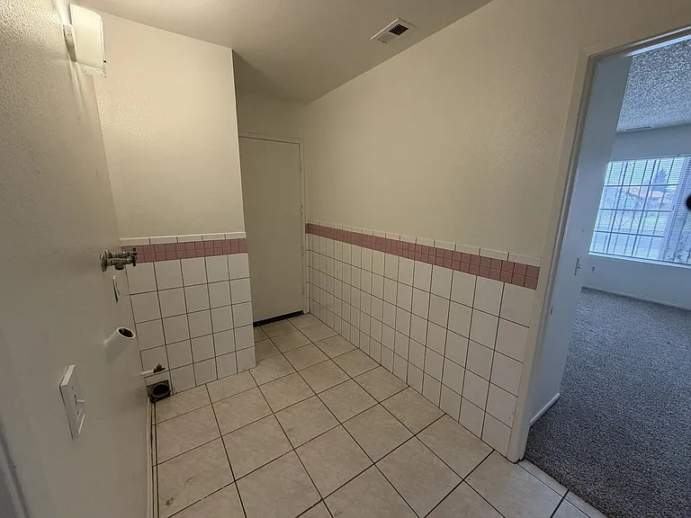 560 S Quince Ave — Photo 7