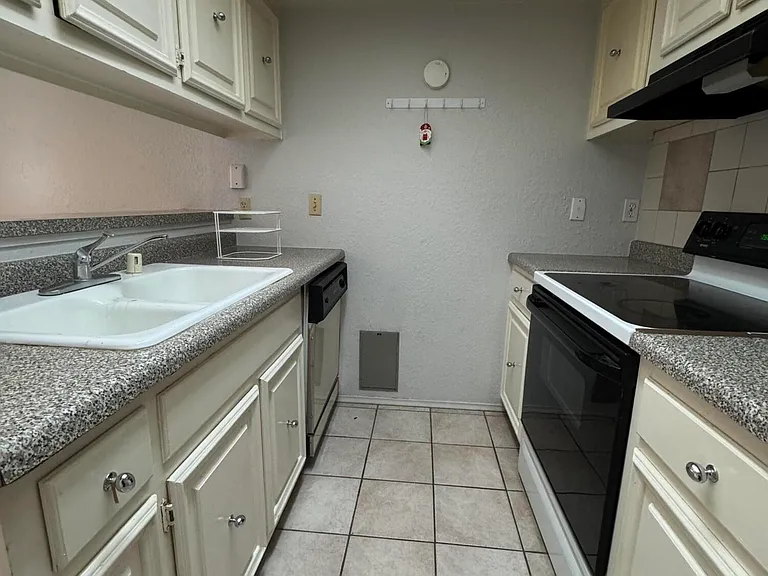 6201 Escondido Dr #3C — Photo 7