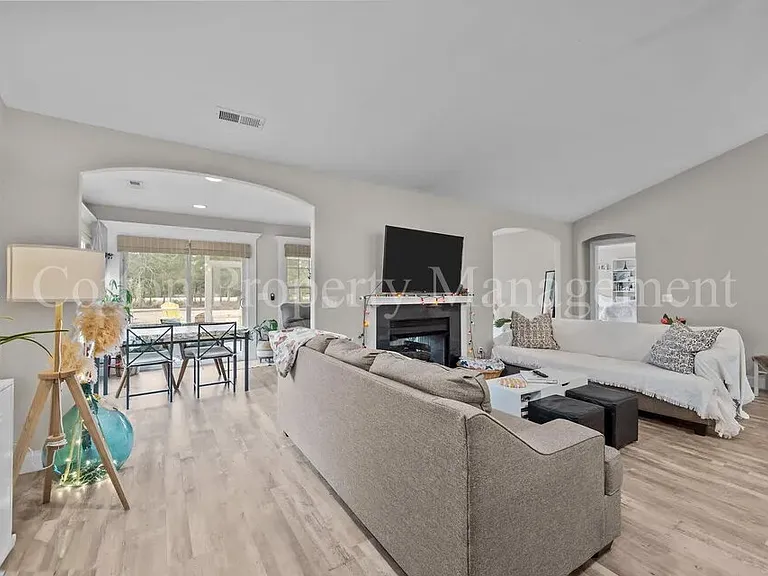 508 Azalea Dr — Photo 7