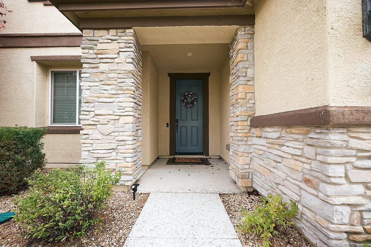 Building Photo - 10799 Grayslake Dr