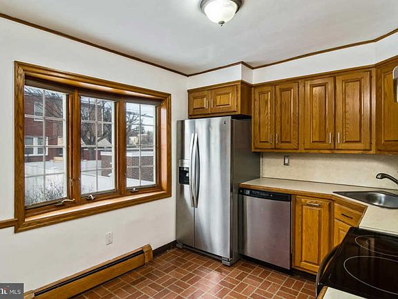 4th image of 163 Glentay Ave