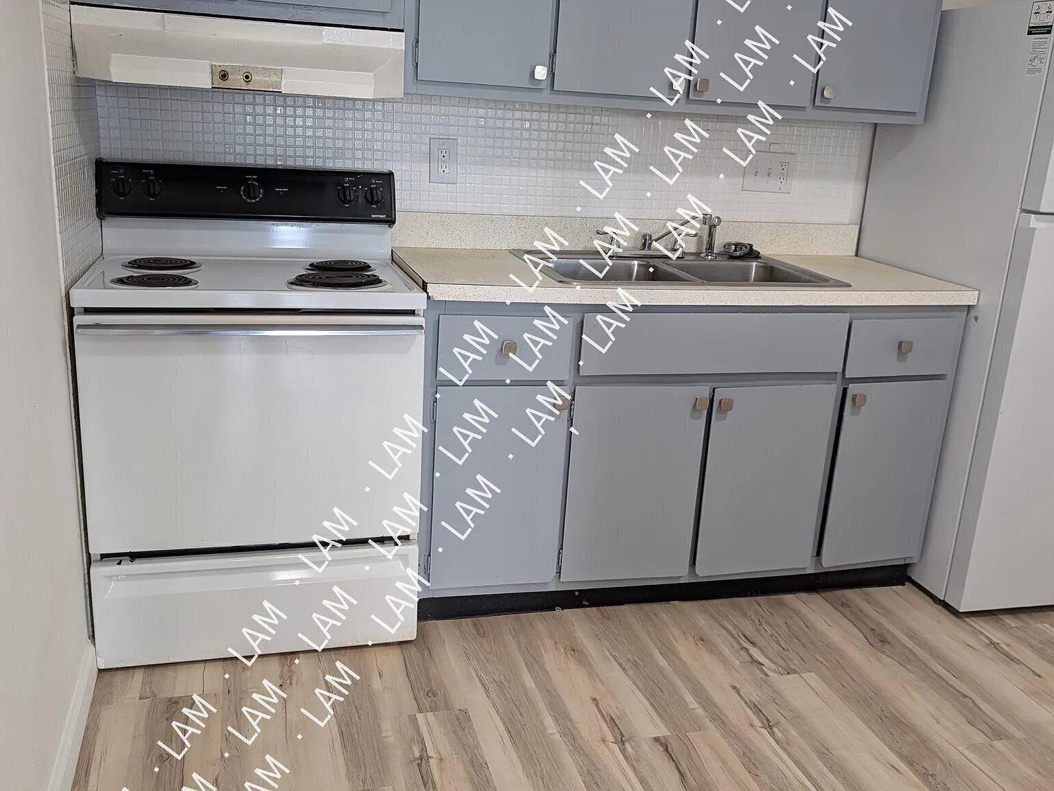 4774 Kings. Dr. Unit E — Photo 2