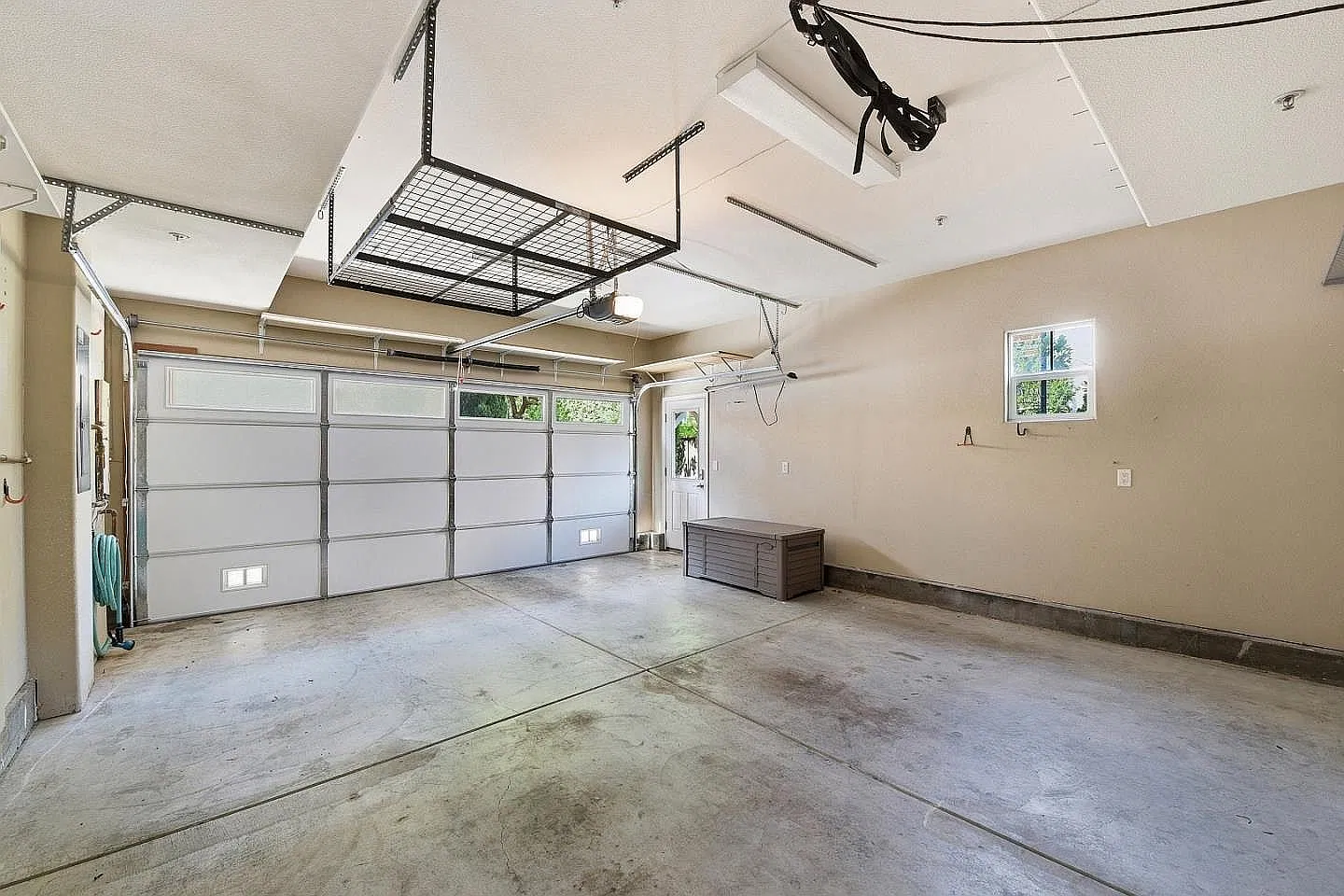 3 bed, 2.5 bath, 1703 sqft, $6,395 — Photo 4