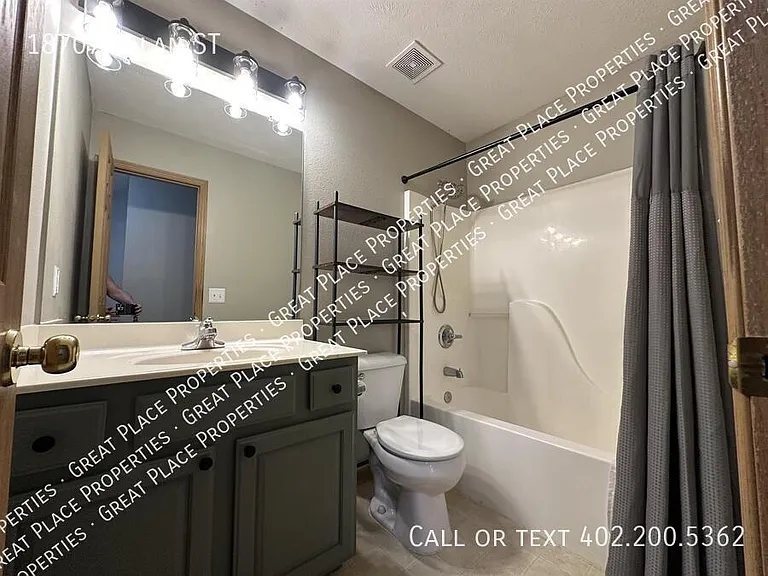18707 Allan St — Photo 19