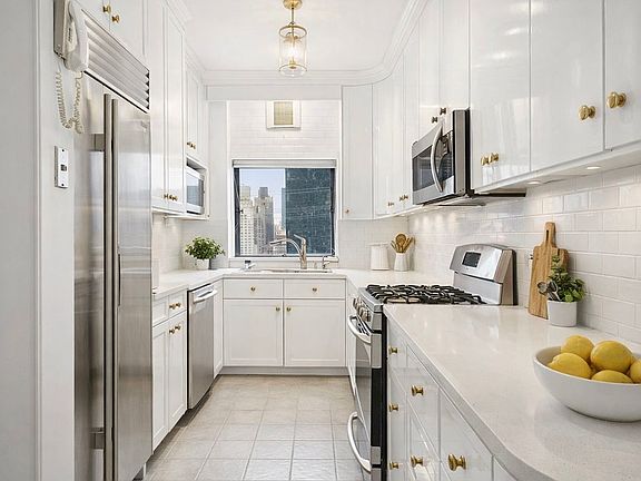 4th image of 425 E 58th St APT 18D