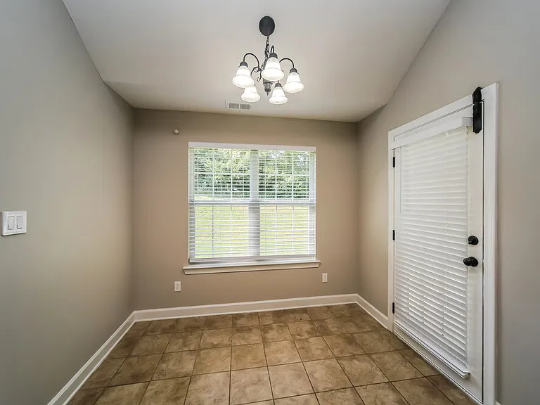 5714 Kingsman Dr — Photo 7