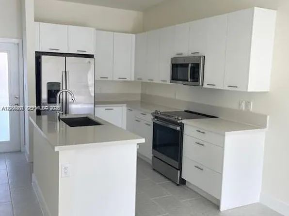 8167 NW 41st St #E-111, Miami, FL 33166