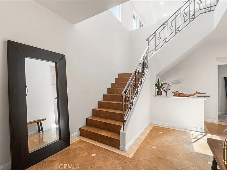 709 N Lucia Ave #B — Photo 2