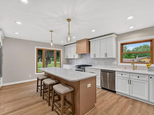 8153 W Holly ROAD, Mequon, WI 53097