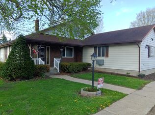 100 E Grant St, Pearl City, IL 61062