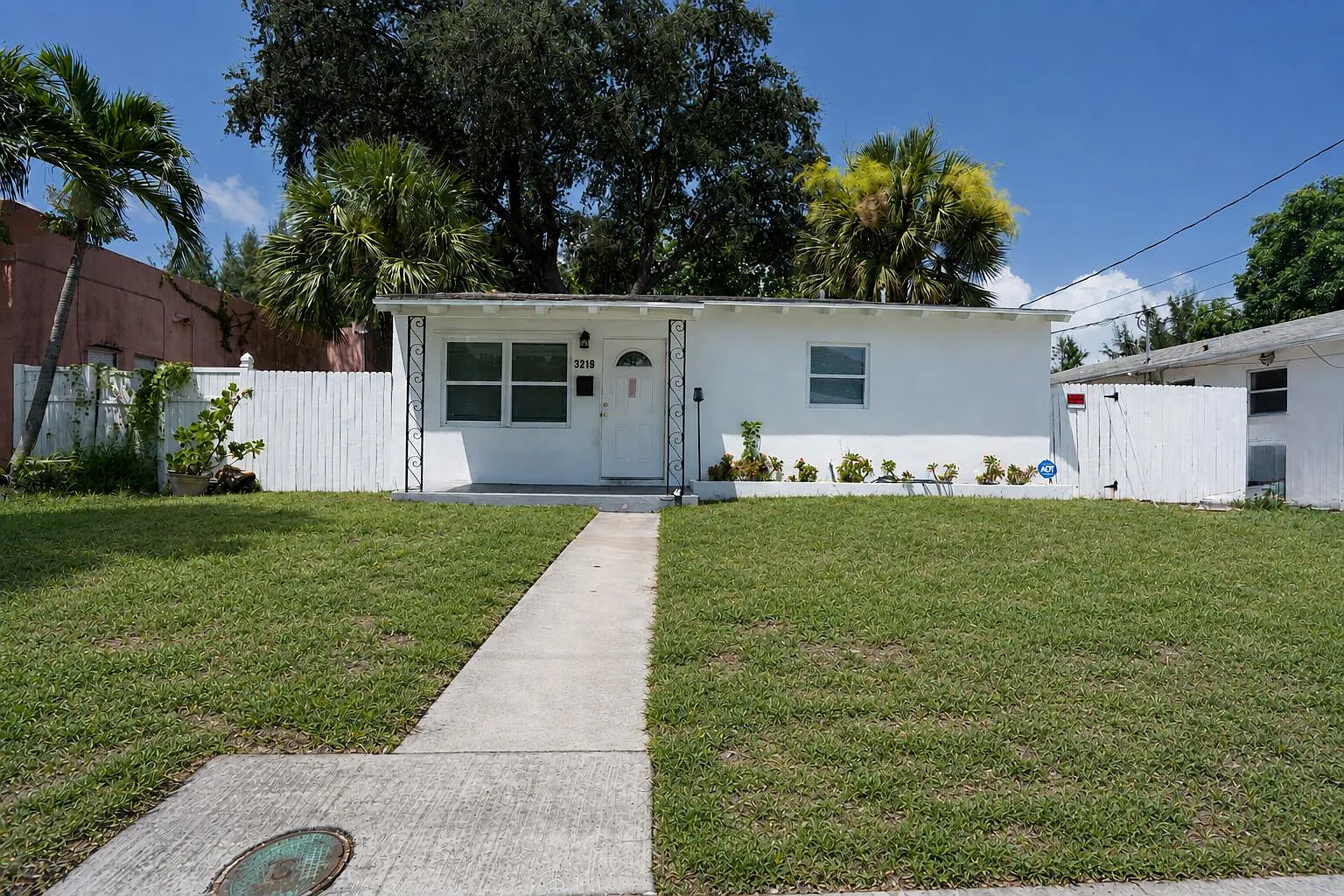 2 bed, 1.0 bath, 750 sqft, $2,175 — Photo 1