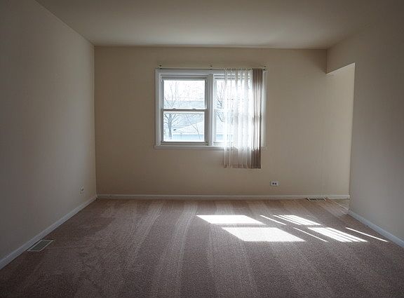 3rd image of 333 Fleetwood St