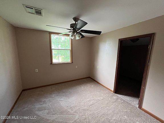 4th image of 2139 Hollywood Dr