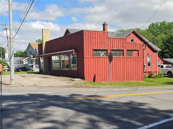 8392 Ridge Rd, Gasport, NY 14067