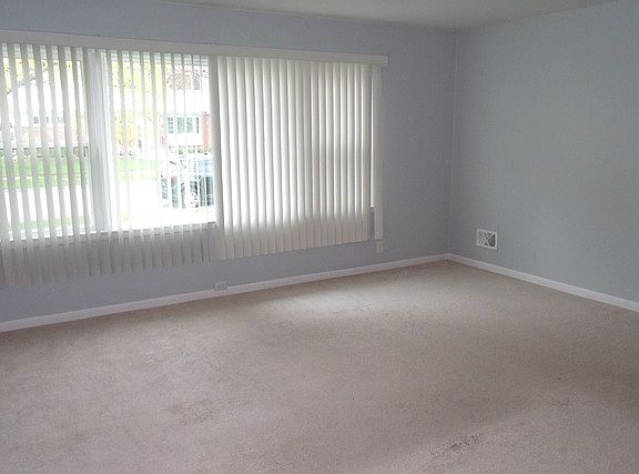 3rd image of 8913 Marion Ave