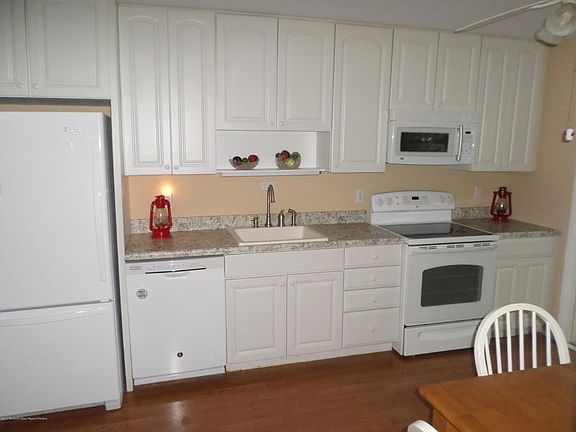 2nd image of 6 Iowa Dr #A