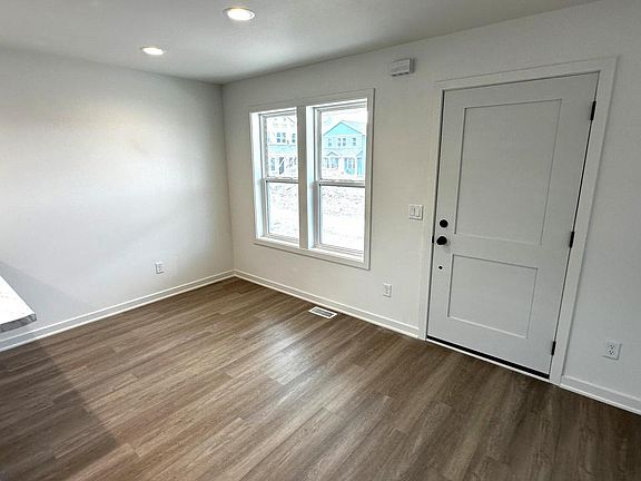 5th image of 1064 Wipple WAY
