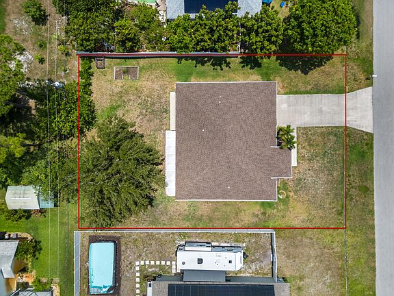 3rd image of 1981 SW Delmonico Avenue