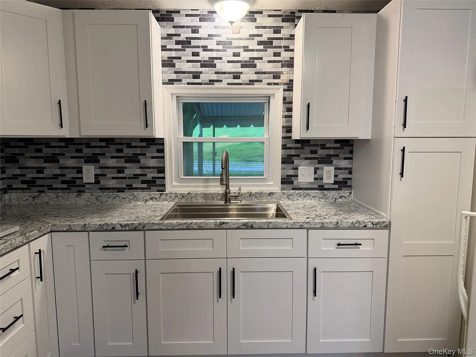 3 bed, 1.5 bath, 1450 sqft, $2,100 — Photo 4