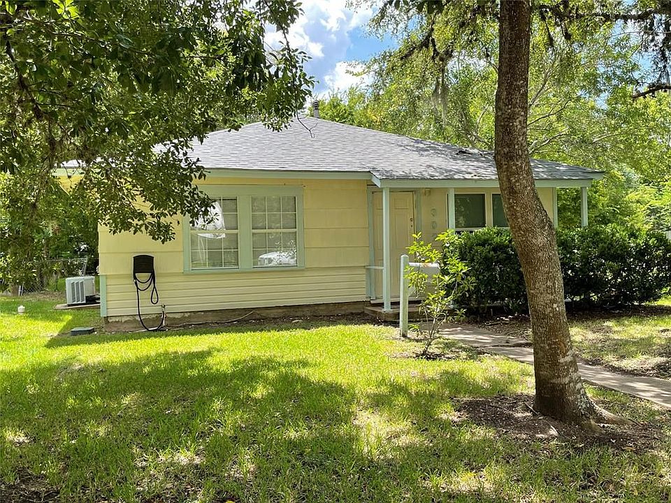 1st image of 302 Acacia St