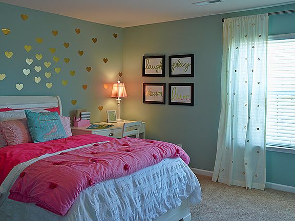 Model's bedroom 2