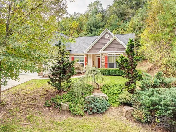 11 River Walk Dr, Asheville, NC 28804