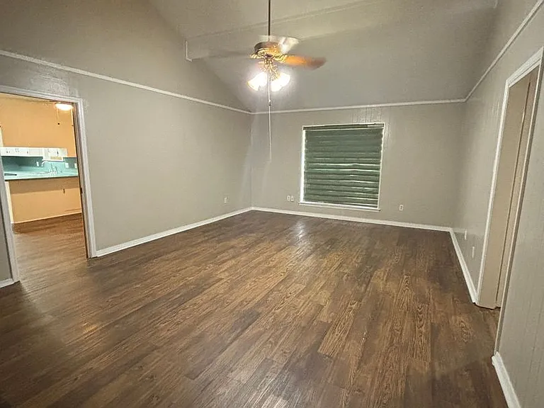 3505 Kresswick St — Photo 2