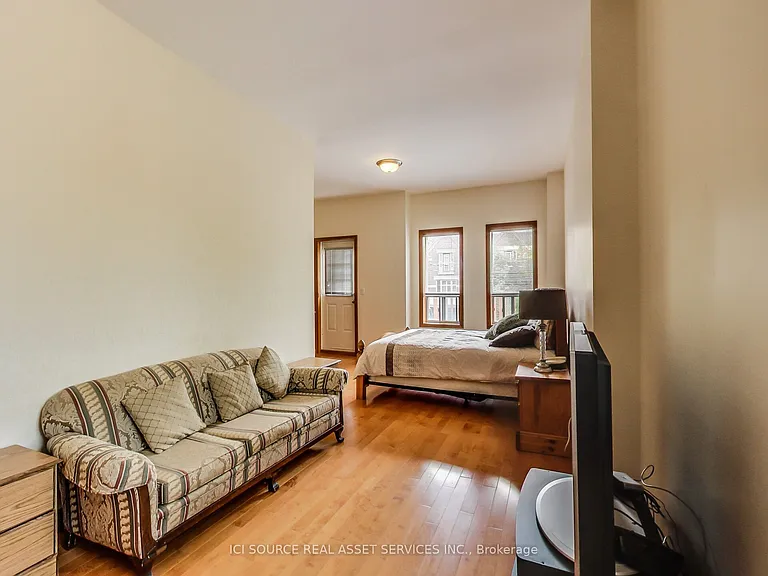 287 Palmerston Ave #MAIN — Photo 15