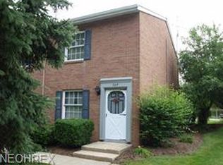 707 Lakeview Dr, Cortland, OH