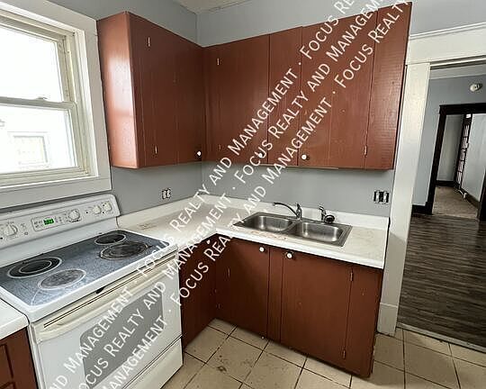 3rd image of 846 E Mulberry St