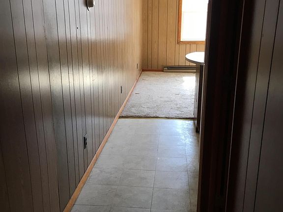 5th image of 8 Davern Dr