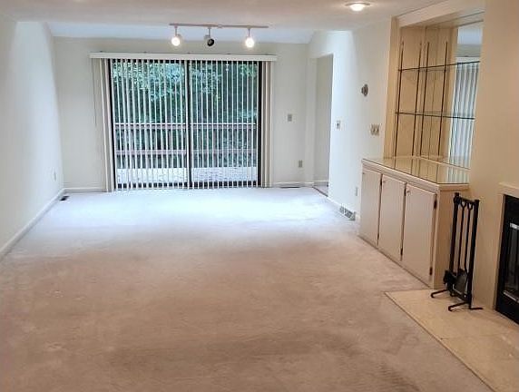 5th image of 605 Clubhouse Rd