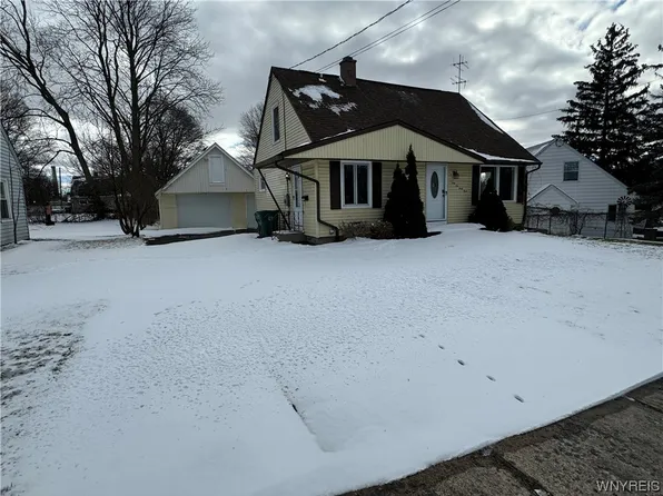 4643 Patricia Dr, Niagara Falls, NY 14305