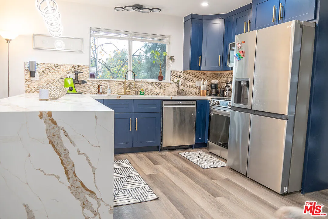 2 bed, 2.0 bath, 1000 sqft, $5,000 — Photo 4